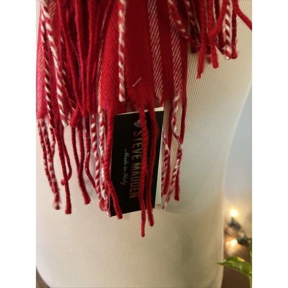 NWT Steve Madden Mid Weight Red White Plaid Muffler Scarf - Picture 3 of 6